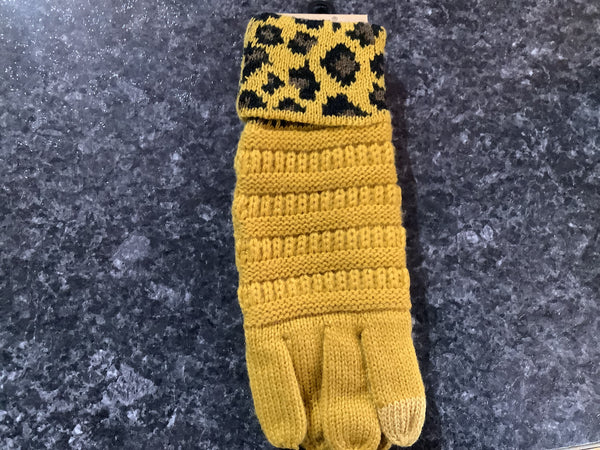 Solid Cable Knit Leopard Cuff CC Gloves